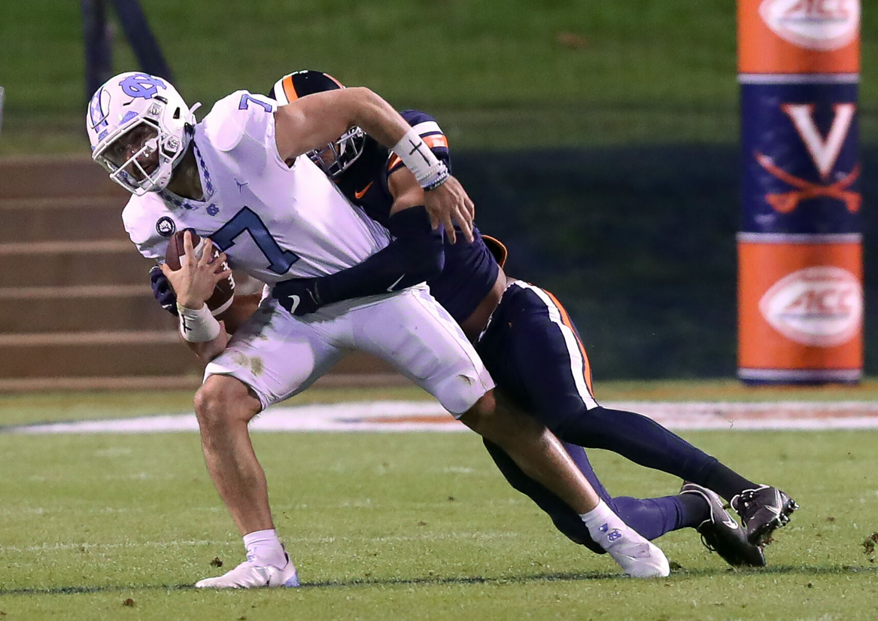 103120-cdp-sports-uva-unc550.JPG